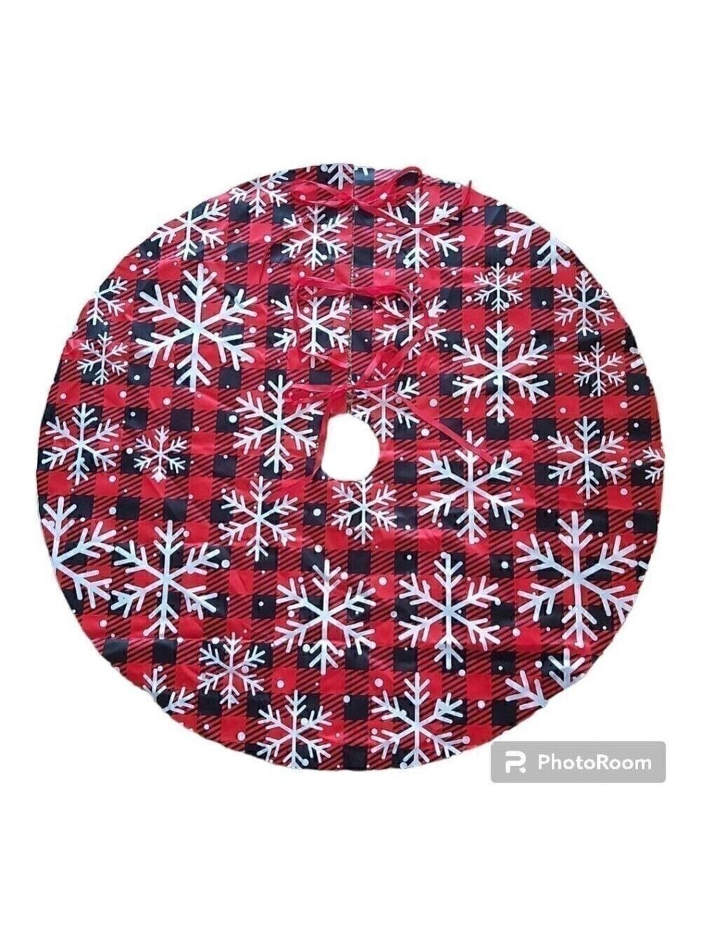 NWOT Medium Buffalo Plaid Christmas Tree Skirt W/White Snowflakes-Size 35.75 In